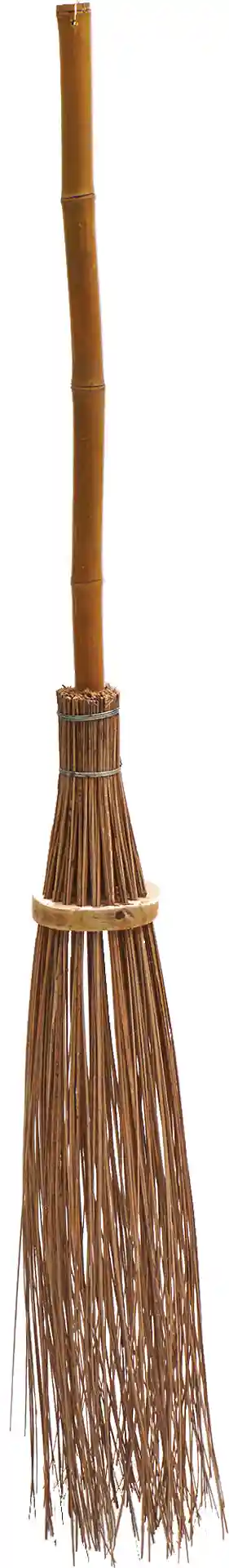 Einzelner Bambusbesen mit schmalem Schaft und Naturborsten vor weißem Hintergrund.
