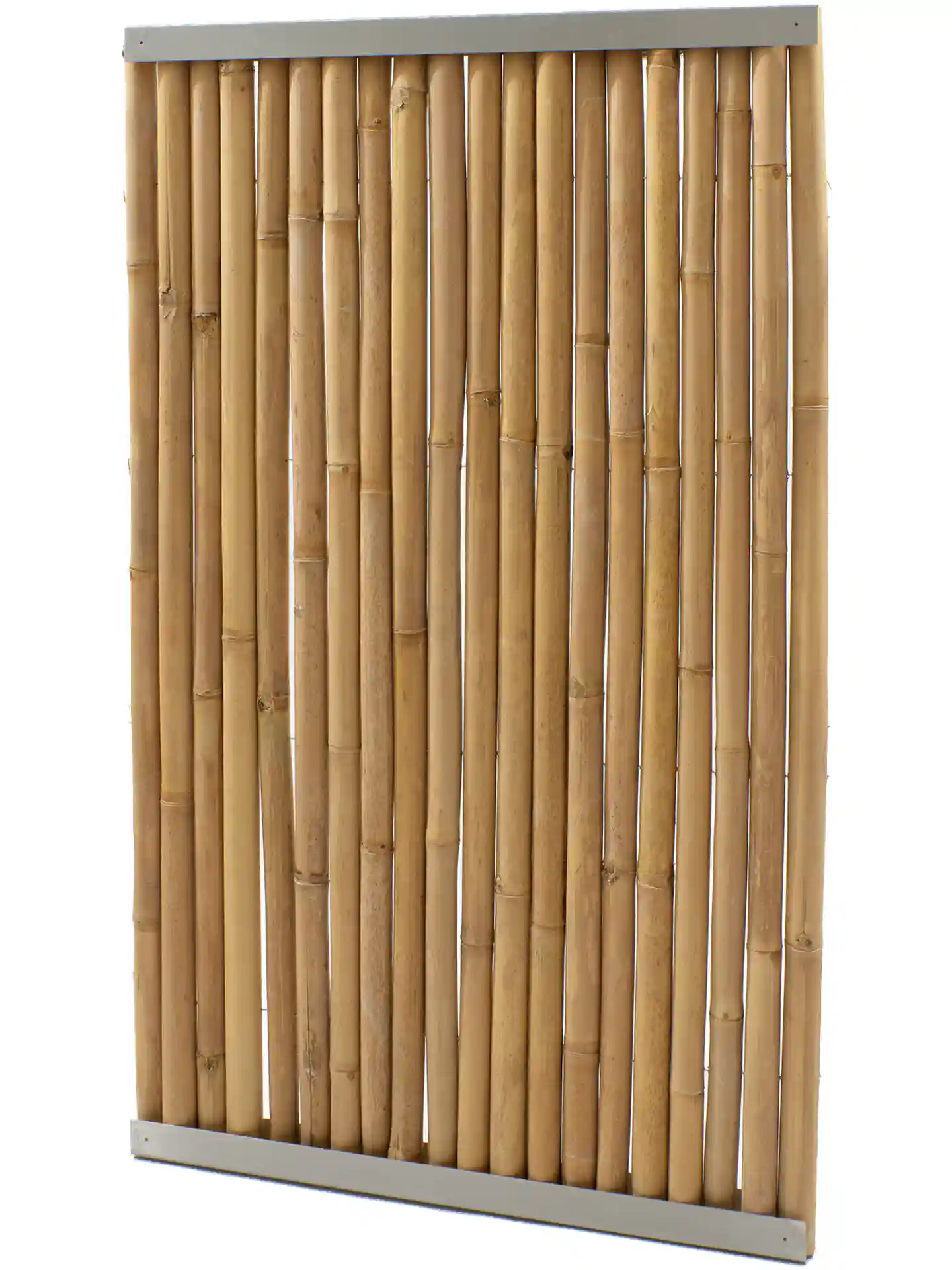 Zaunfeld aus Edelstahl mit hellen Bambusstäben als Sichtschutz für den Garten.